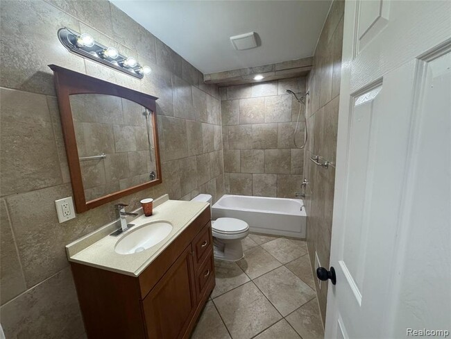 Building Photo - 1753 E Milton Ave