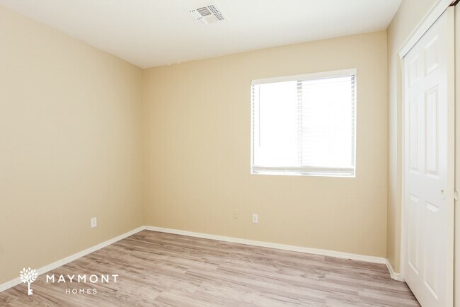 Building Photo - 2149 N Santiana Pl