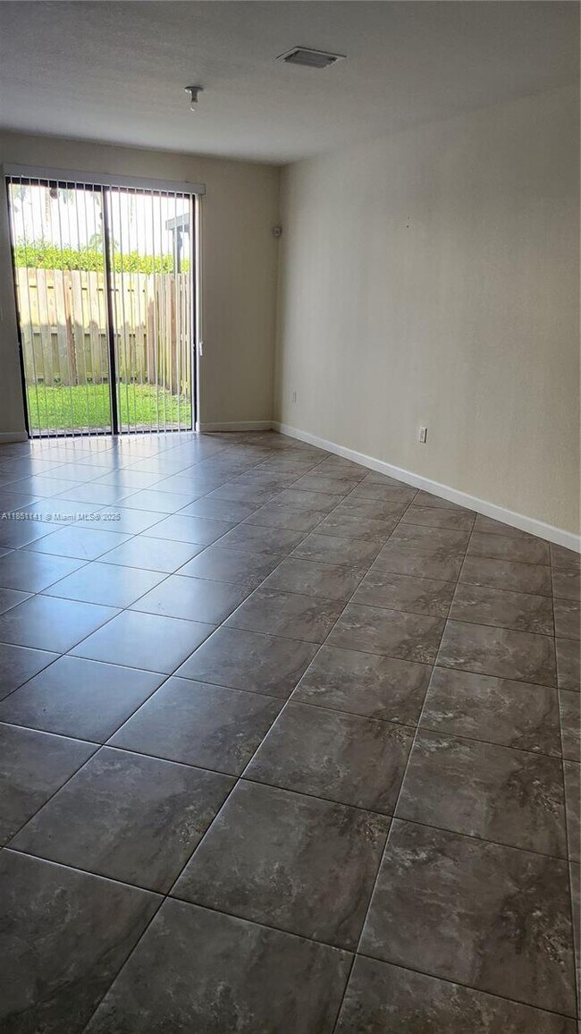 Building Photo - 25301 SW 114th Ct