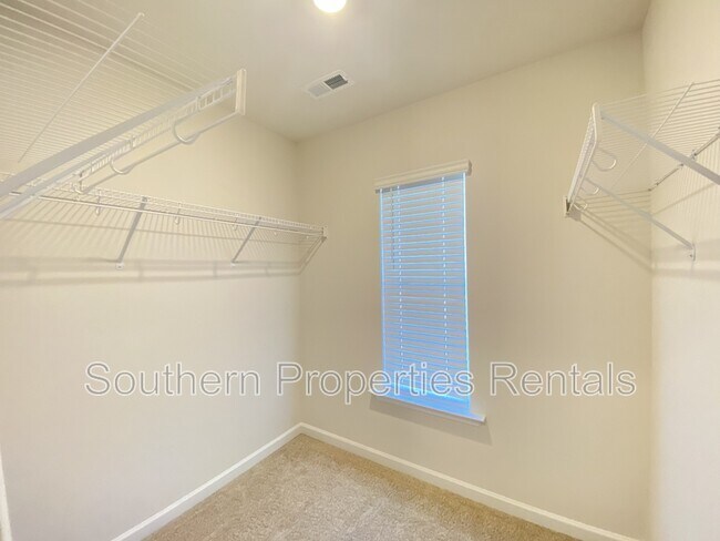 Building Photo - 232 David Hl Dr