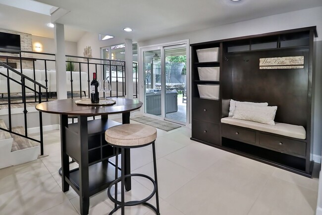 Building Photo - GORGEOUS REMODELED HOME WALKING DISTANCE T...