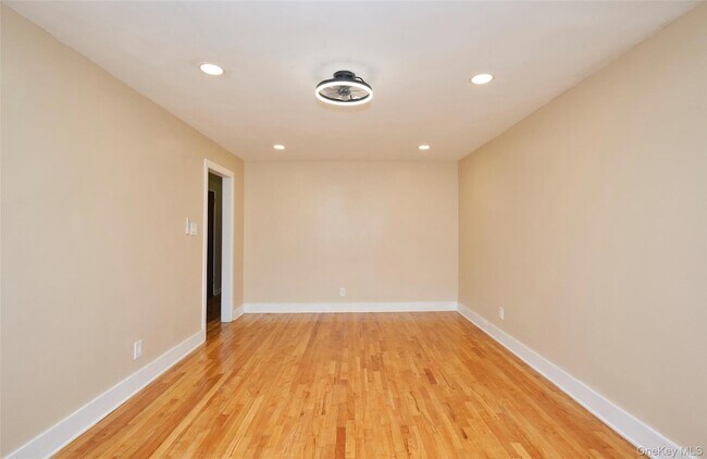 Building Photo - 724 E 96th St