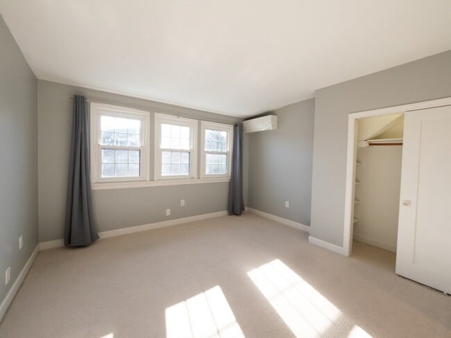 Building Photo - 210 Third St