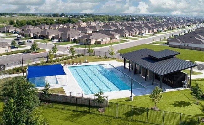 Building Photo - 121 Emerald Pass