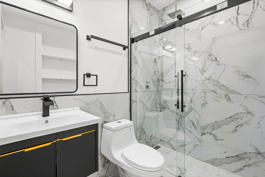 Building Photo - 3934 N Sawyer Ave