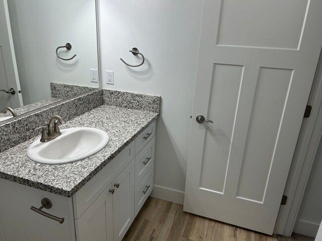 Building Photo - Old Farm Townhomes