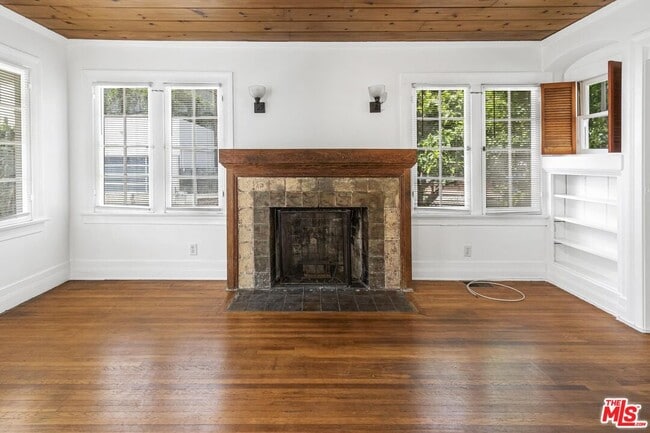 Building Photo - 3860 Goldwyn Terrace