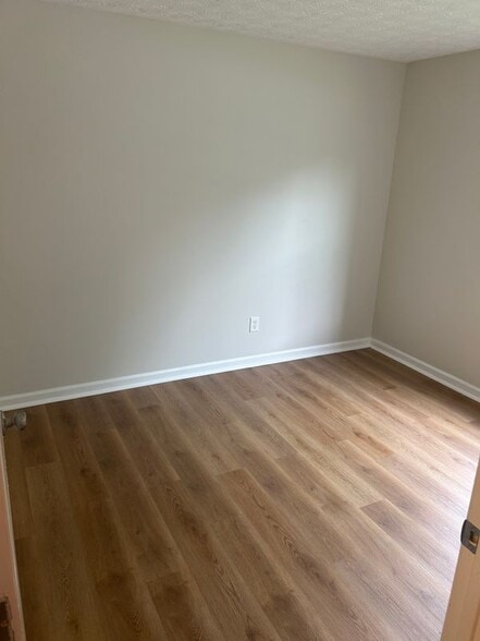 Building Photo - 8102 Fairington Village Dr