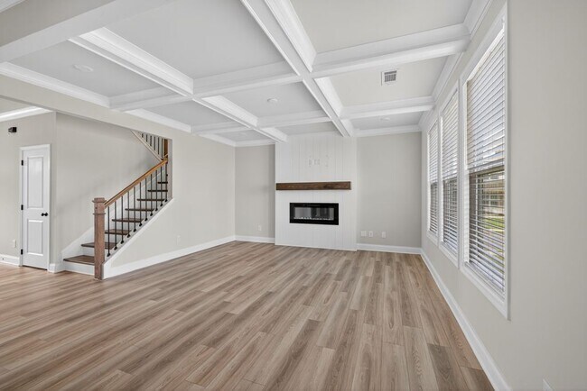 Building Photo - 4407 Silver Oak Dr