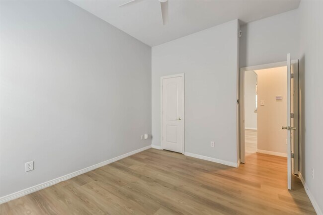 Building Photo - 2212 Highland Crossing Dr