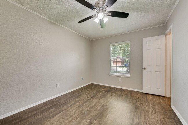 Building Photo - 512 Thomas Trail