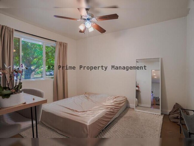 Building Photo - 351 E Encanto Dr
