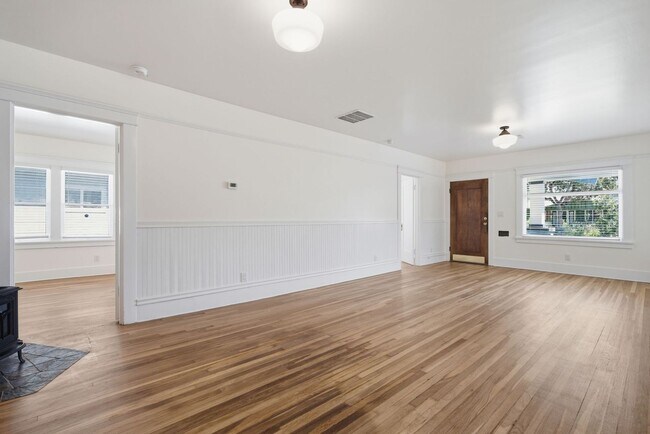 Building Photo - Remodeled Craftsman Single Family Home in Old Town Orange