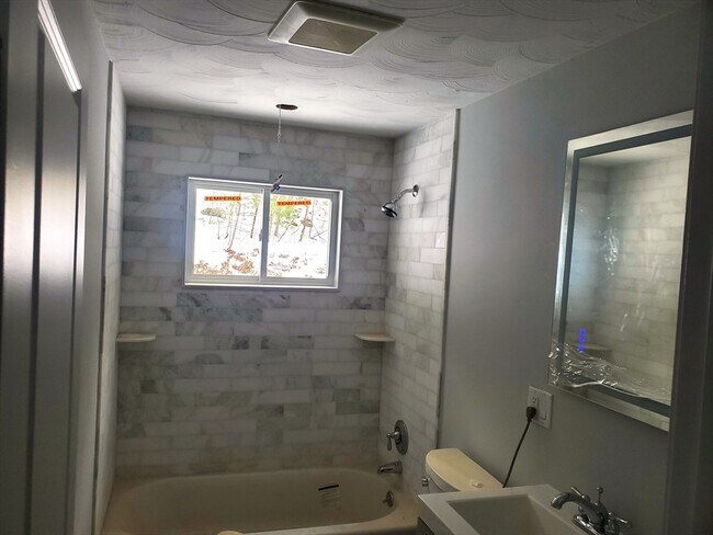 Building Photo - 41 Easy St