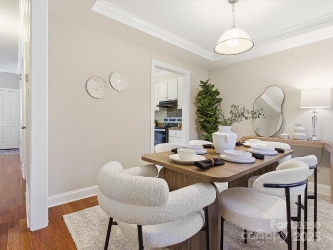 Building Photo - 7925 Charter Oak Ln