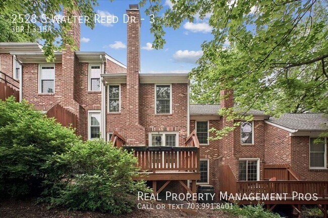 Building Photo - 2528 S Walter Reed Dr
