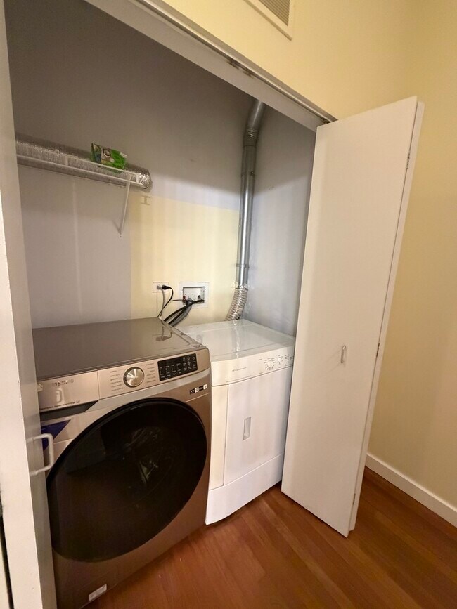 Building Photo - 1720 S Michigan Ave