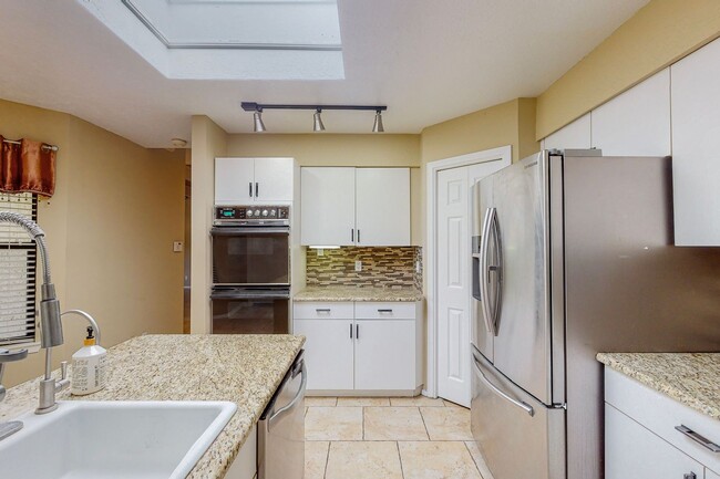Building Photo - ACADEMY RIDGE 2 Bedroom Plus Office   2 Ba...