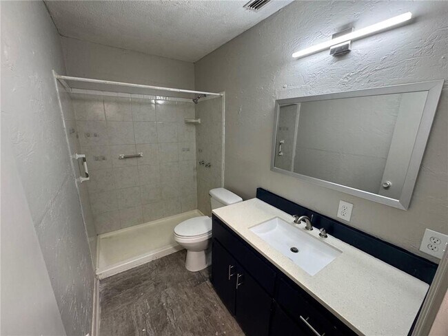 Building Photo - 4734 Clarendon Dr