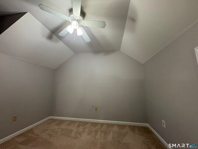 Building Photo - 267 Bridge St