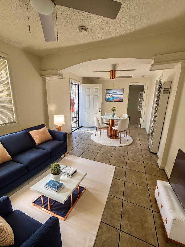 Building Photo - 1402 N Willowbrook Ave