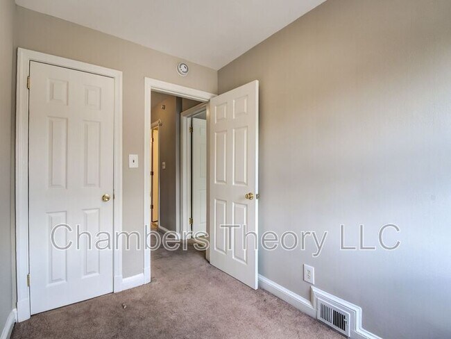 Building Photo - 1417 Downing St NE