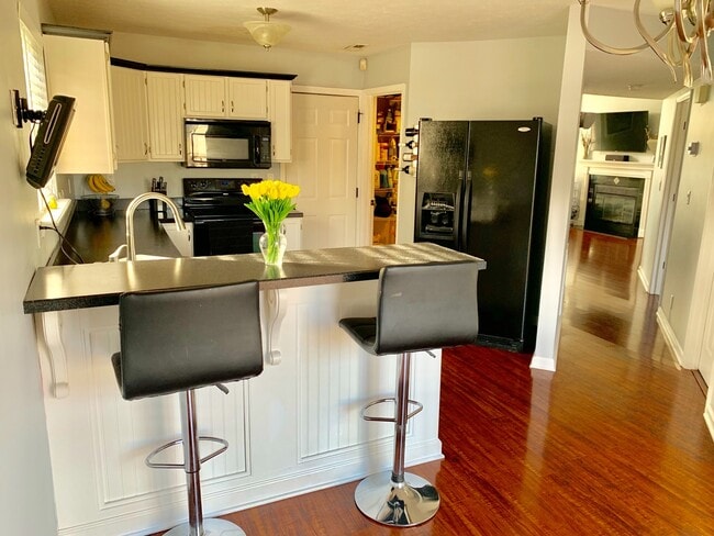 Building Photo - Welcome Home Rent Ready!