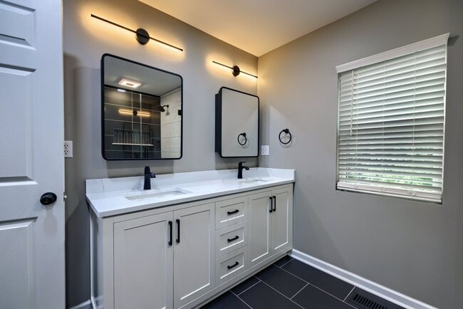 Building Photo - North Campus OSU Renovated Single Family H...