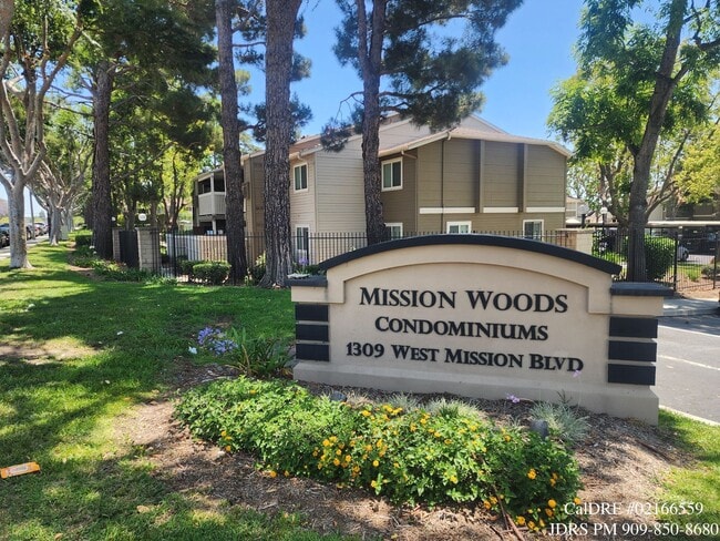 Building Photo - Price Lowered! Ontario 2 Bedroom Condo
