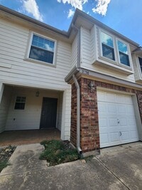 Building Photo - Gorgeous 2 story 3-bedroom 2.5-bath townhouse centrally located in Dallas Fort Worth metroplex