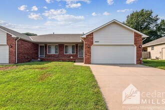 Building Photo - 3 Bed 3 Bath at Douglas and Maize!