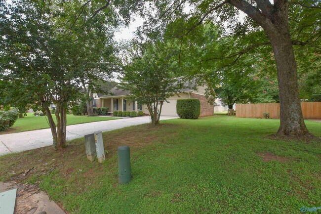 Building Photo - 150 Whisperwood Ln