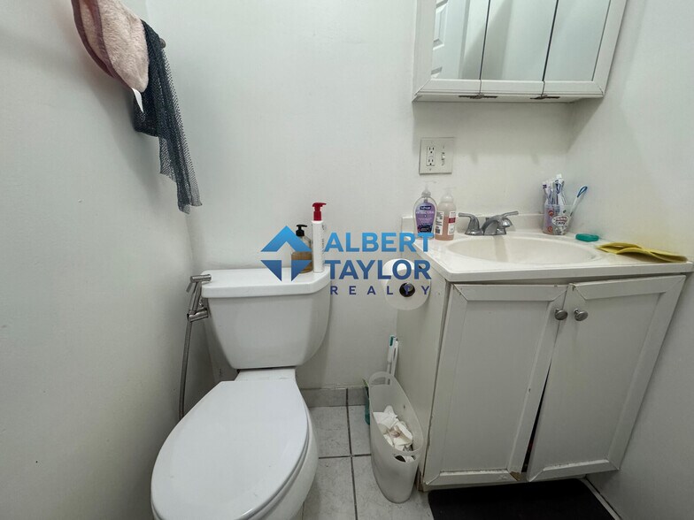 Building Photo - 172 Endicott St