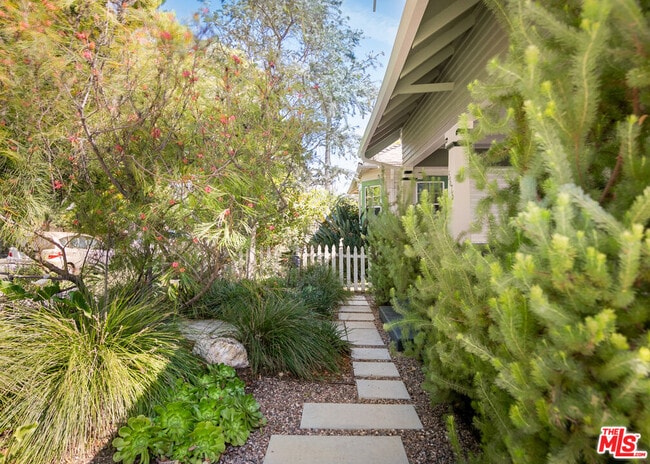 Building Photo - 5676 Hub St