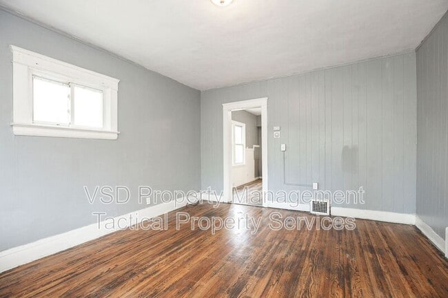 Building Photo - 6924 Claasen Ave