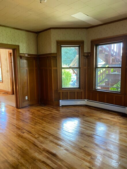 Building Photo - 110 Willard St