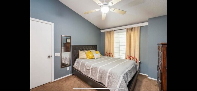 Building Photo - 2035 S Elm St