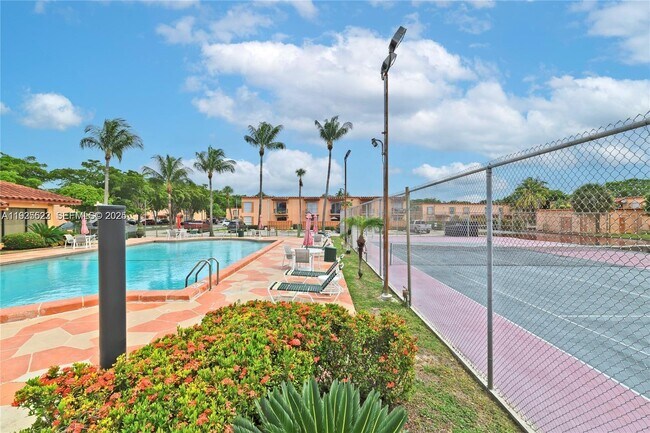 Building Photo - 7110 Fairway Dr