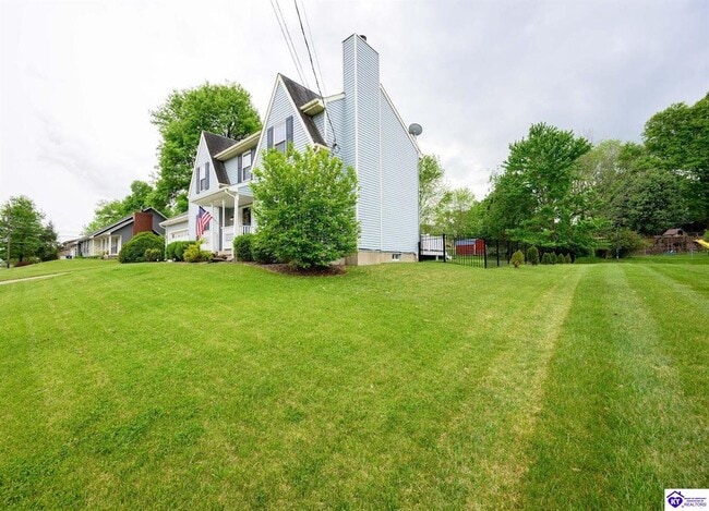 Building Photo - 1802 Lakewood Dr