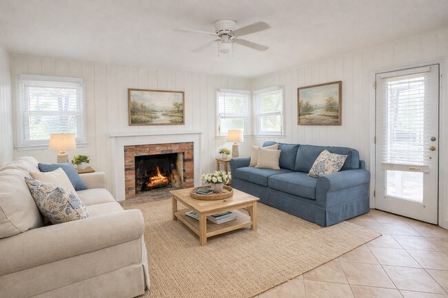 Building Photo - FIRST TWO WEEKS RENT FREE! 3 Bedroom 2 Bathroom with Detached Garage