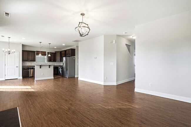 Building Photo - BEAUTIFUL single-Family home with $500 towards first month's rent- 2-Car Garage | Community Pool ...