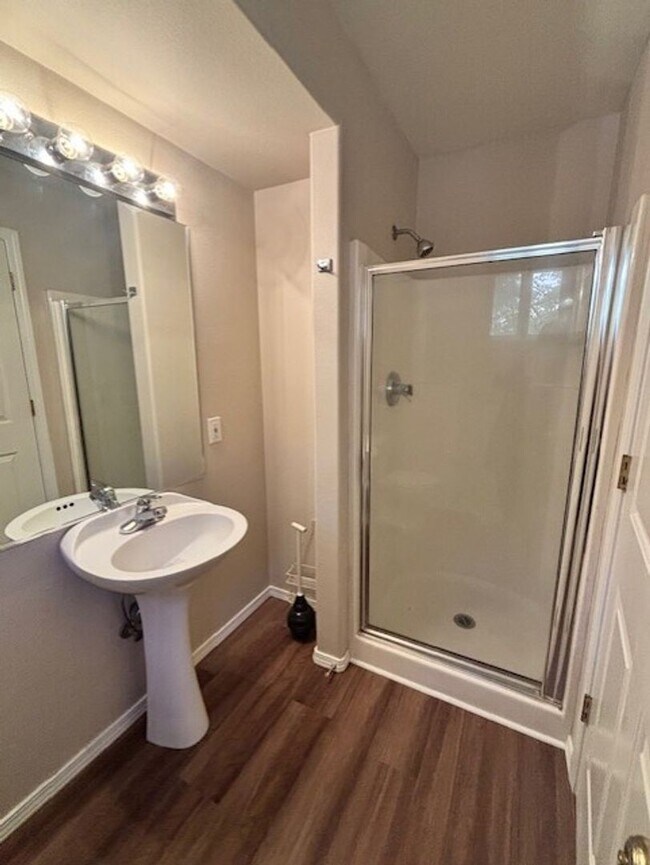Building Photo - Lower Level SunriverCondominium Unit - Pow...