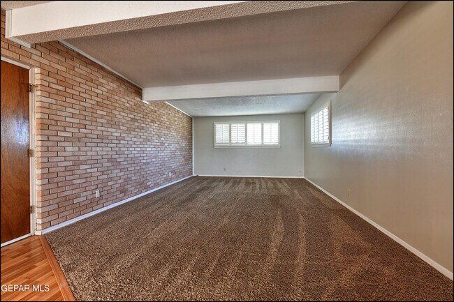 Building Photo - 5108 Paris Ave