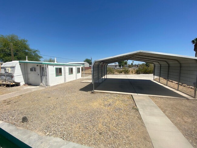 Building Photo - Unique and Spacious home
