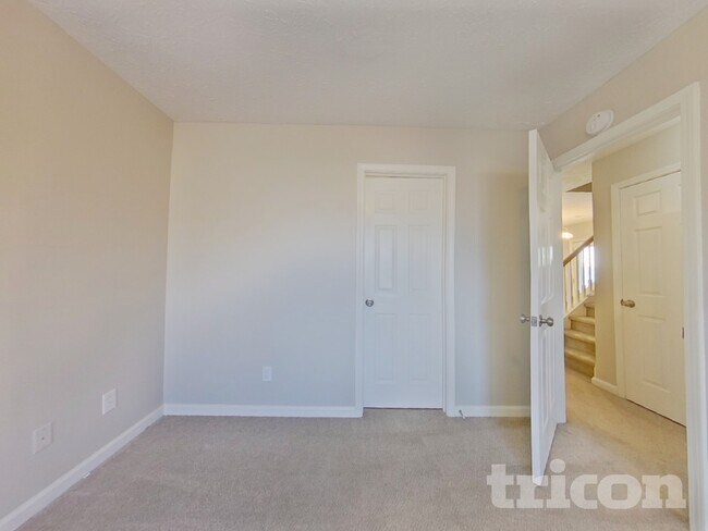 Building Photo - 1960 Lexington Ln