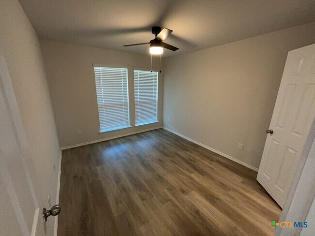Building Photo - 1824 Fall Creek Ct