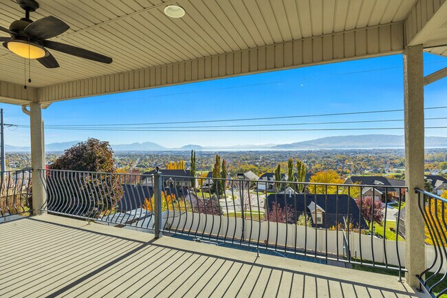 Building Photo - 8913 N Pine Hollow Dr