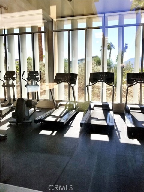 Building Photo - 850 E Palm Canyon Dr