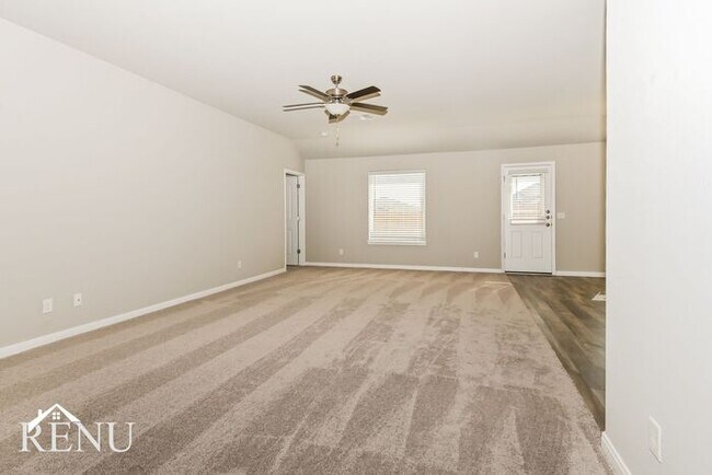 Building Photo - 1605 Maroon Dr