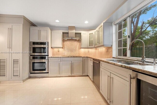 Building Photo - 4321 SW 95th Ct